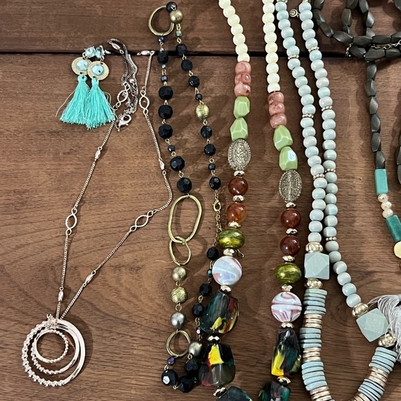 LOT of 9 Gold Mixed Metal and Bead Necklaces short and long - Picture 6 of 7